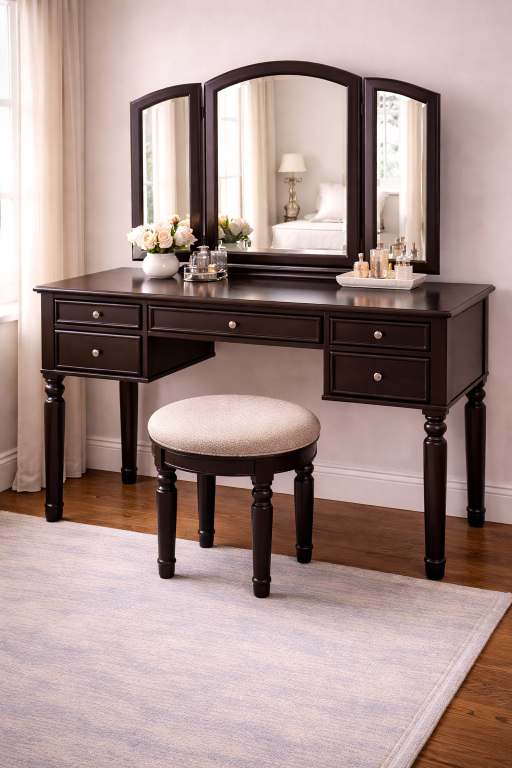 Dressing tables & Cabinets