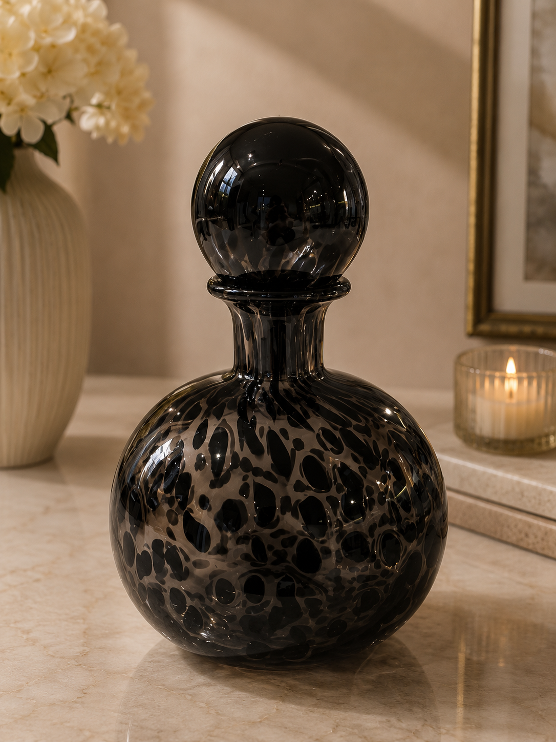 LEO TEXTURED GLASS BOTTLE